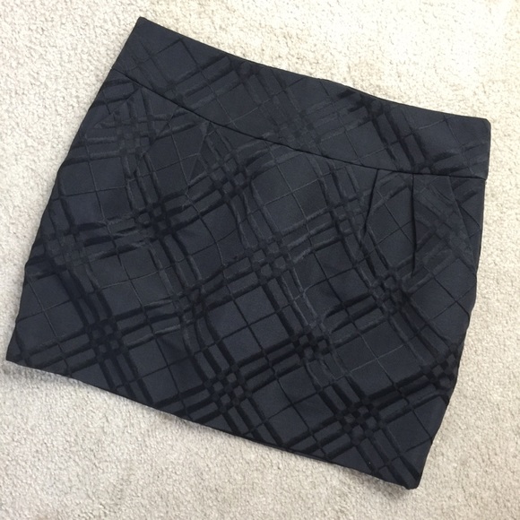 BCBGMaxAzria Dresses & Skirts - BCBGMAXAZRIA Mini Skirt Black Brocade Size 8